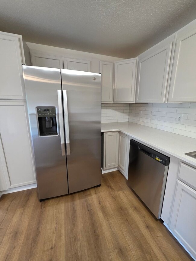 Building Photo - Recently Updated Home