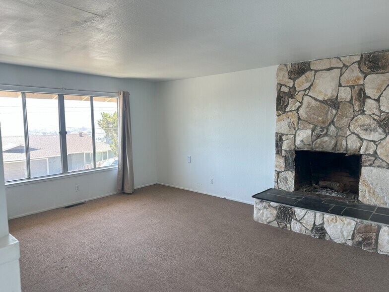 Building Photo - 2434 Mira Vista Dr