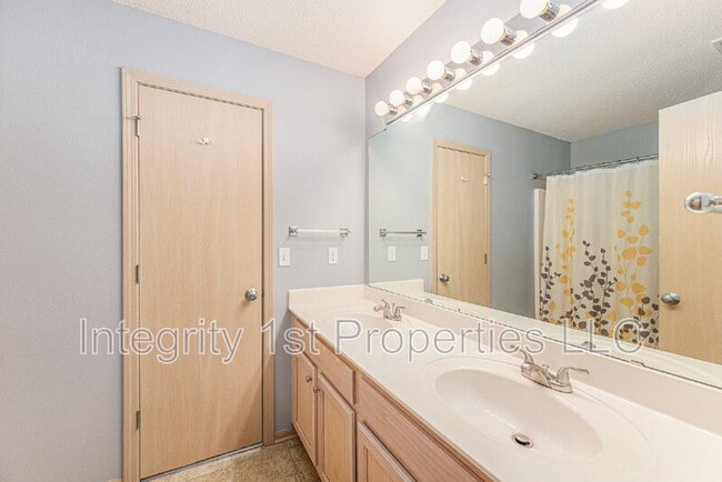 Building Photo - 4448 NE 83rd Terrace