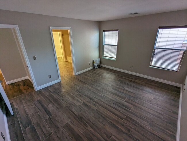Building Photo - 4917 Hostetler Ave
