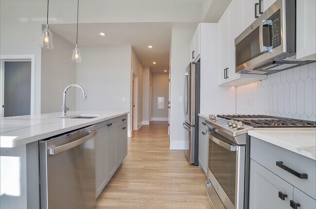 Building Photo - 32 Oakland Ave