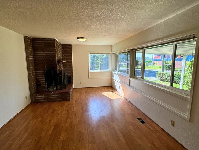 Building Photo - (HAR) South Eugene 4 bedroom/2 bath Home