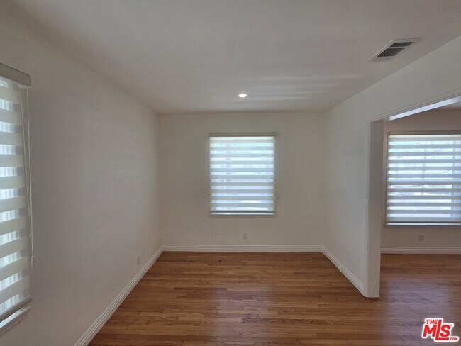 Building Photo - 102 Gaviota Ave