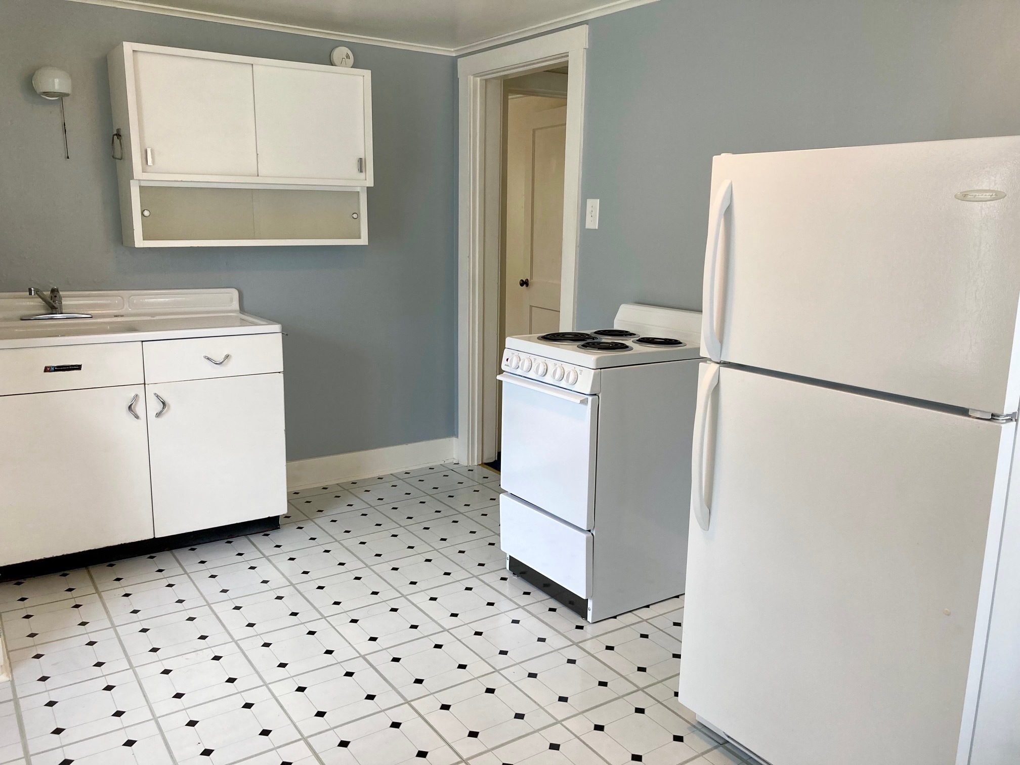 Building Photo - 414 Main St