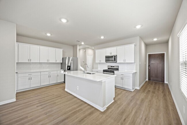 Building Photo - 607 Clover Crk Dr