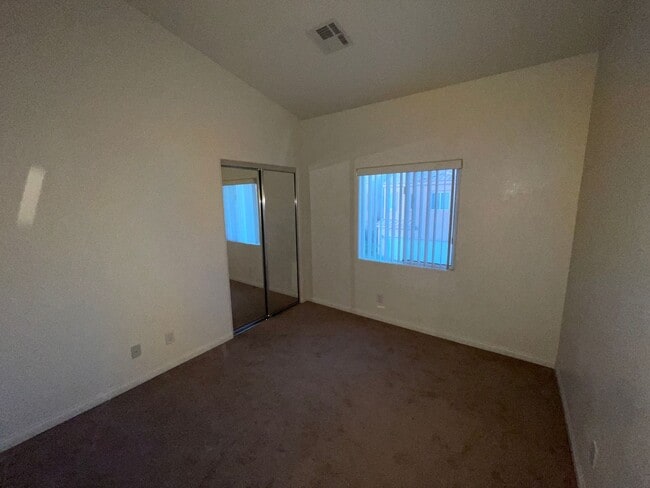 Building Photo - 863 Park Walk Ave