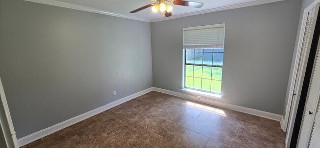 Building Photo - 3 Bedroom 2 Bathroom in Greenacres (N Bossier)