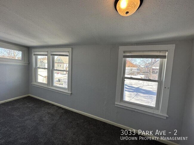 Building Photo - 3033 Park Ave