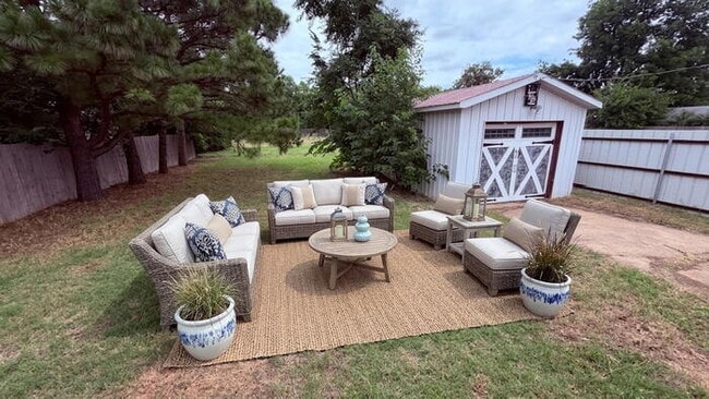 Building Photo - Cozy South OKC Charm: Your Next Sweet Home