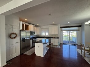 Building Photo - 3339 Sun Ct