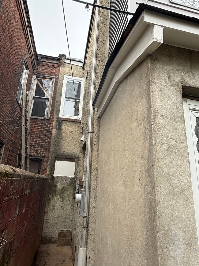 Building Photo - 2329 N Cleveland St