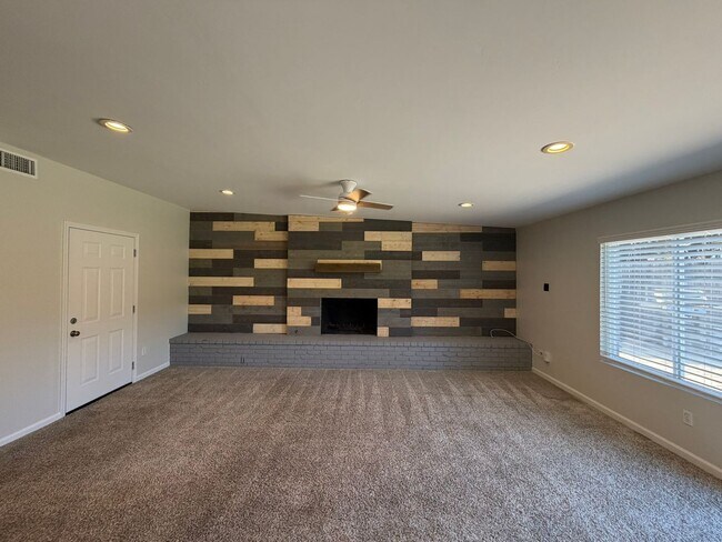 Building Photo - Spacious 4BR Single-Story Home with Paid Solar & Fenced Yard in La Mesa