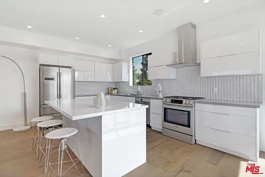 2nd level kitchen - 6077 Hargis St