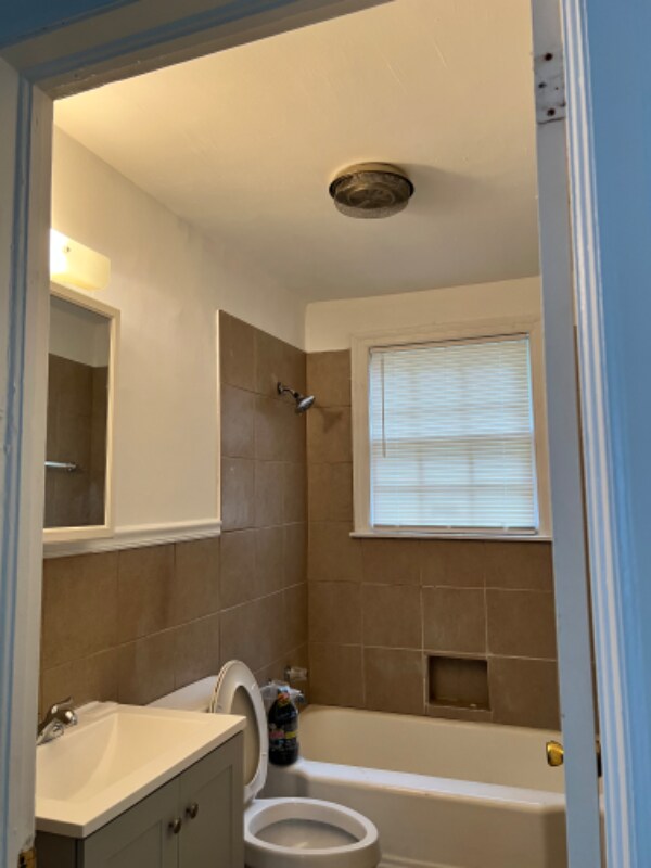 Building Photo - 4242 Monroe Ave