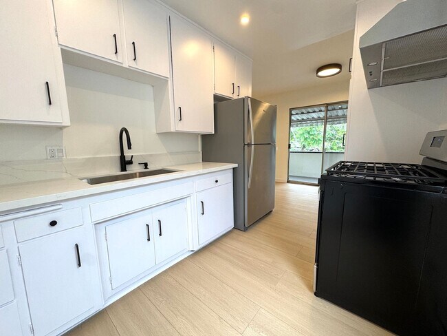 Building Photo - Top Floor Newly Gut Renovated 2-Bedroom in Prime West Hollywood Location