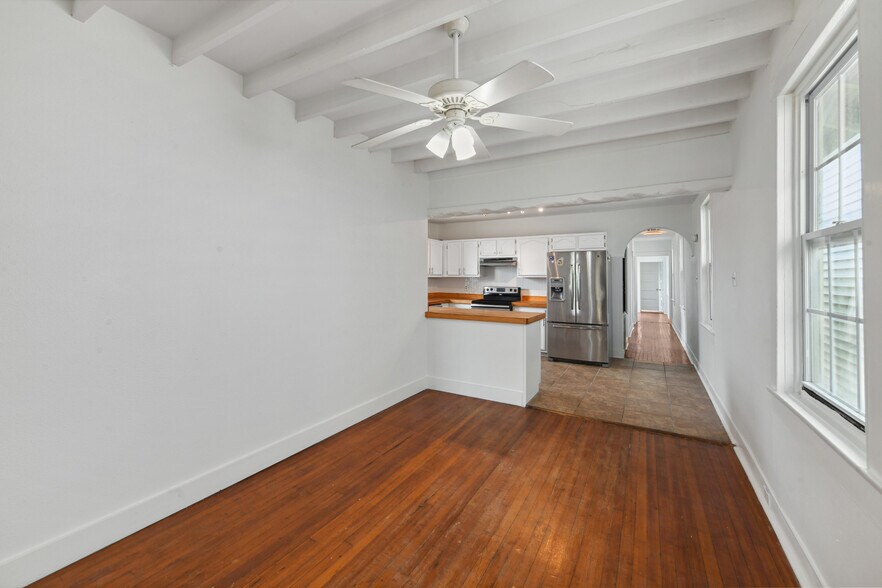 Building Photo - 2526 Jena St