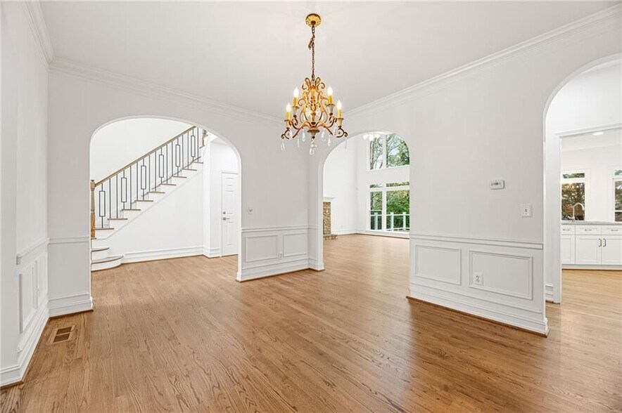 Building Photo - 1158 Queensgate Dr SE