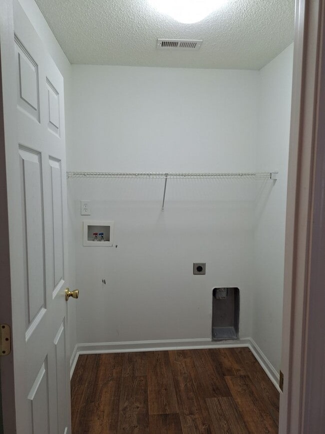 Building Photo - Marvelous Three Bedroom Home in Lake Carolina!