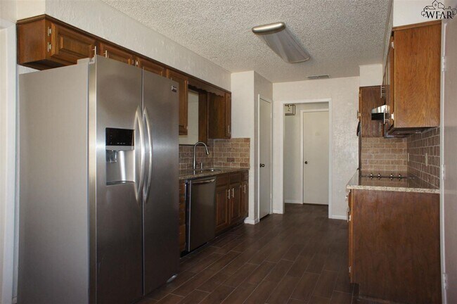 Building Photo - 4613 Spring Shadow Dr