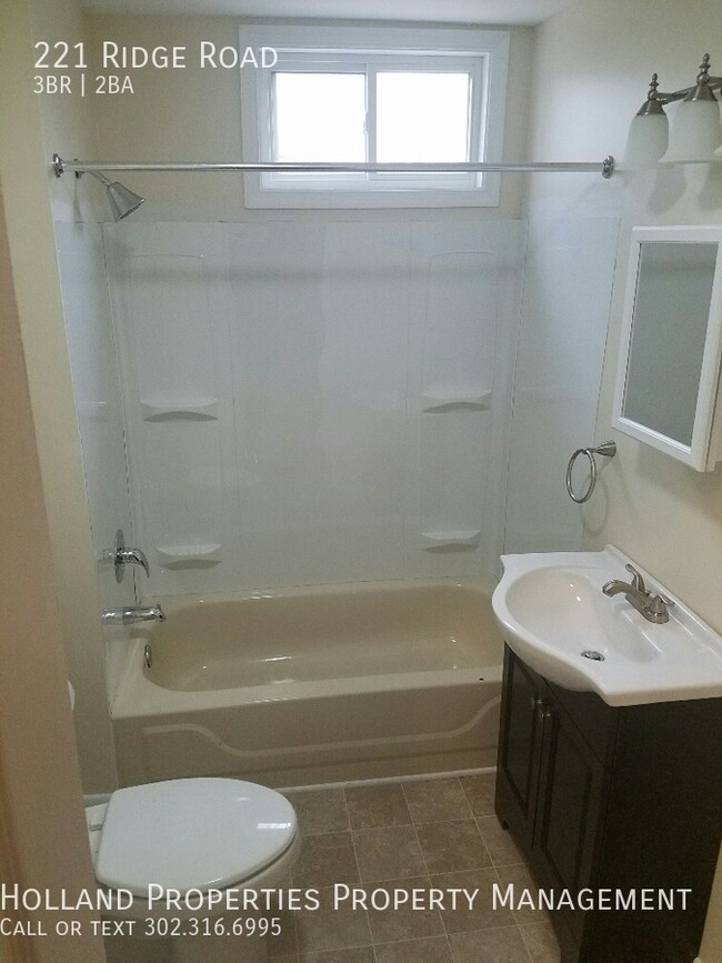 Building Photo - 221 Ridge Rd