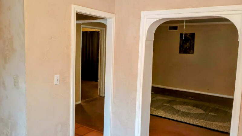 Building Photo - 6547 MacArthur Dr