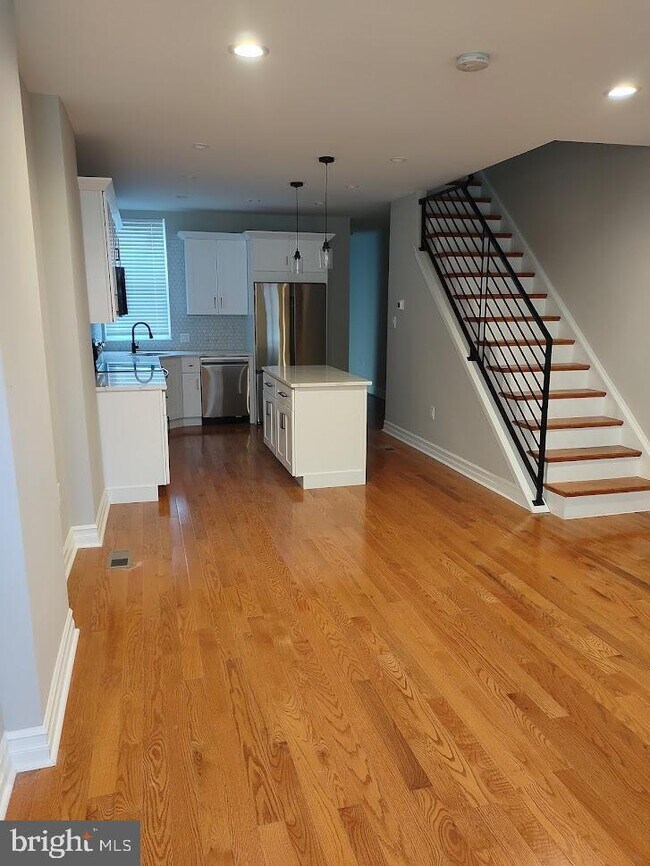 Building Photo - 1812 N Croskey St