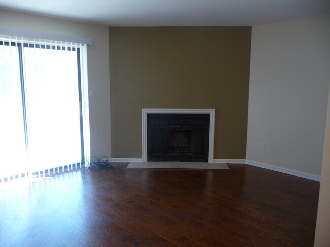 Building Photo - 456 E Spruce Dr