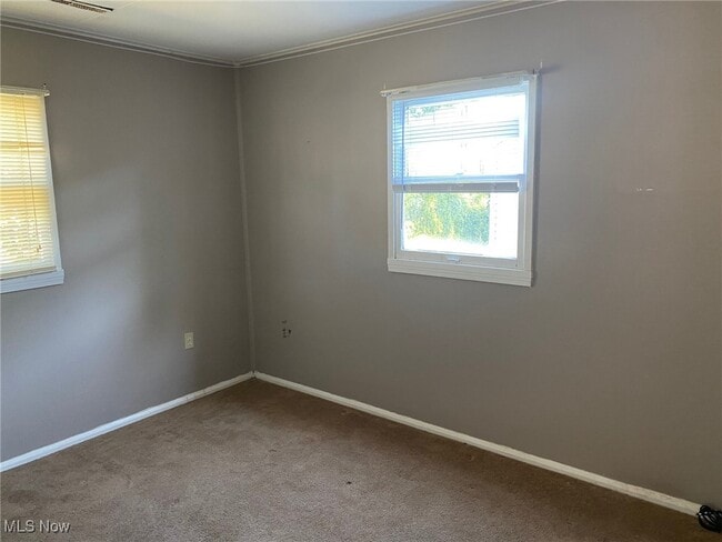 Building Photo - 1060 Park Ave NE