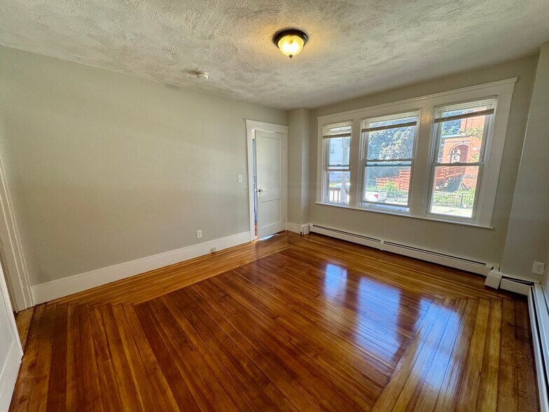 Building Photo - 109 Ruggles St