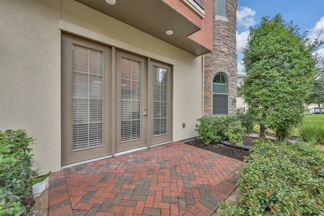 Building Photo - 14546 San Pietro Dr