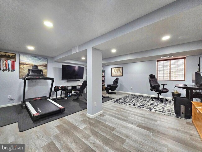 Building Photo - 5918 King James Dr