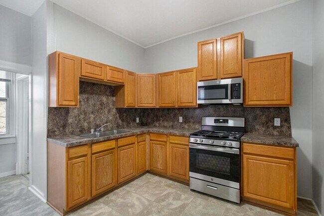 Building Photo - 536 S 30th St