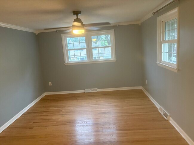 Building Photo - 290 Folkstone Way
