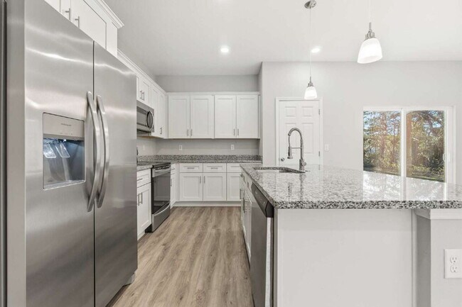 Building Photo - Nearly New 4BR Home Available Now in SW Ocala