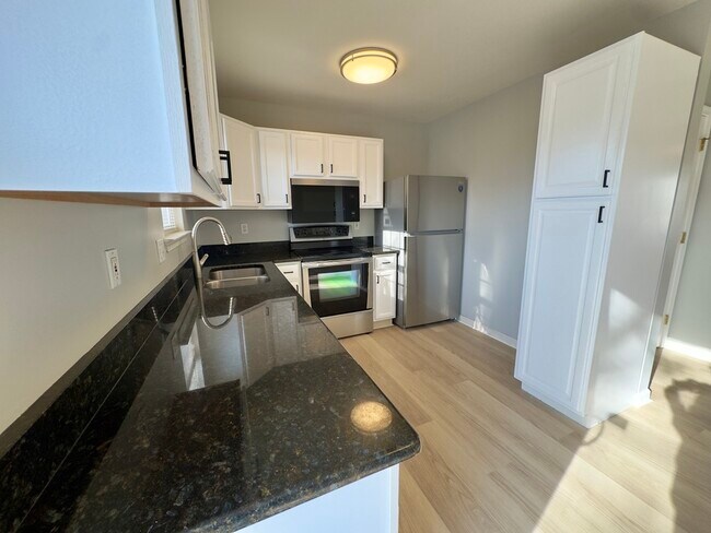 Building Photo - 131 Rosie Dr