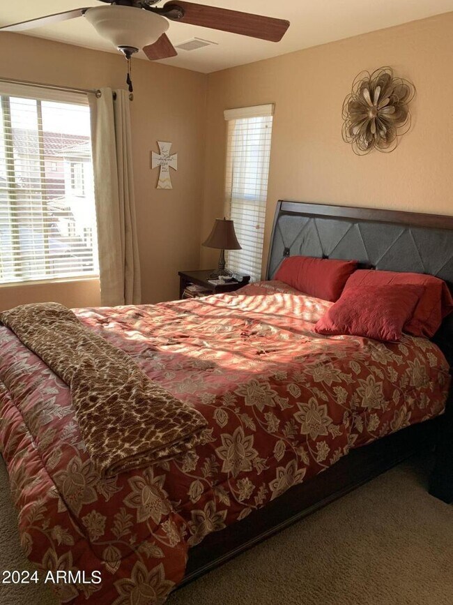 Building Photo - 1940 W Faria Ln