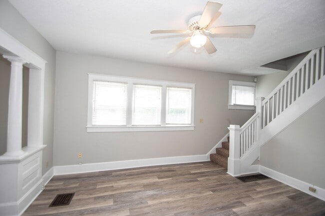 Building Photo - "Charming 3-Bed Duplex Retreat on E Ohio S...