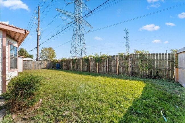 Building Photo - 9723 Cedar Bluff Dr