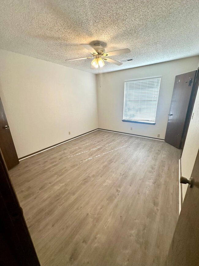 Building Photo - Spacious 3 Bedroom, 1.5 Bath Home on a Qui...