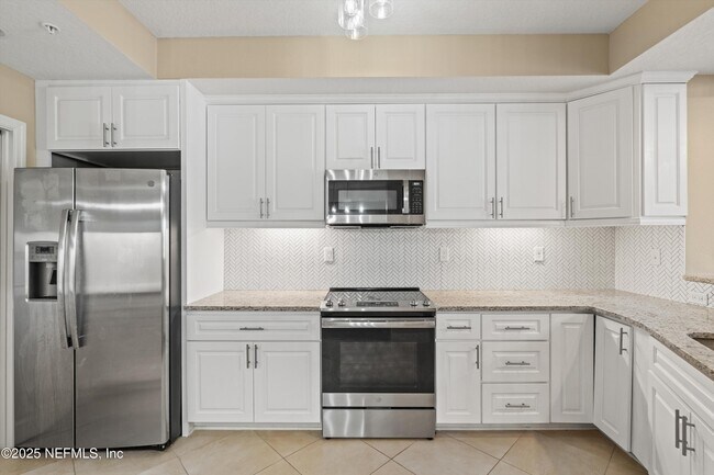 Building Photo - 3958 Baymeadows Rd