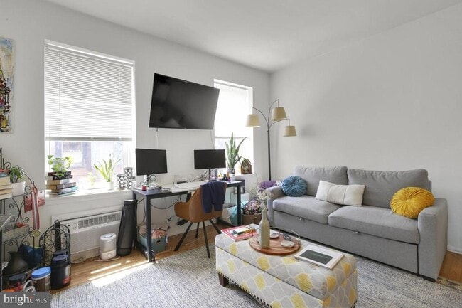 Building Photo - 2137 Spruce St