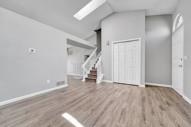 Building Photo - $2,445 - 3 Bed, 1 Bath Newly Renovated Hom...