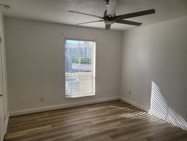 Building Photo - FOR RENT!!! BEAUTIFUL AND SPACIOUS 1 BED 1 BATH CONDO (MOVE IN SPECIAL)...