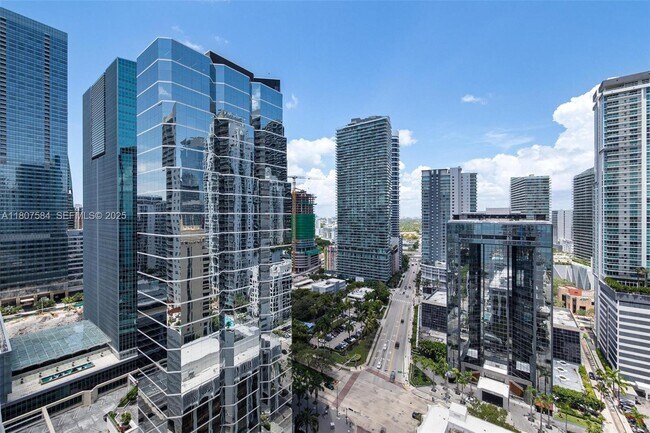 Building Photo - 1200 Brickell Bay Dr