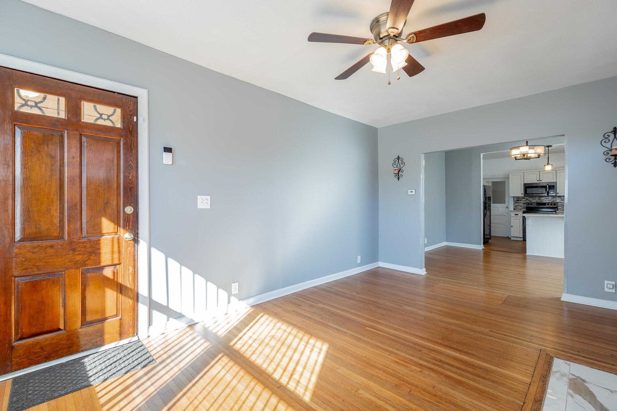 Building Photo - 2107 Oak St