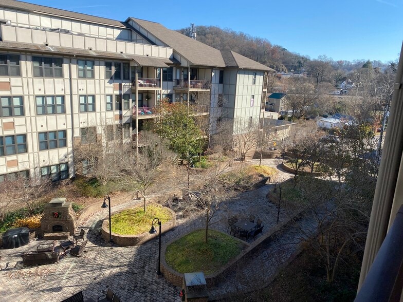 Building Photo - 445 W Blount Ave