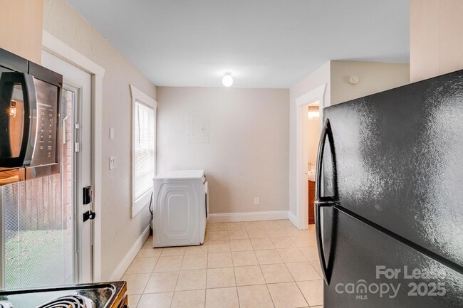 Building Photo - 638 Chipley Ave