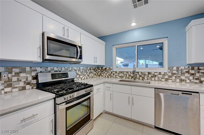 Building Photo - 5470 Logville St