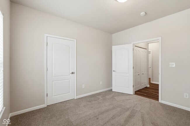 Building Photo - 12833 Tradd St