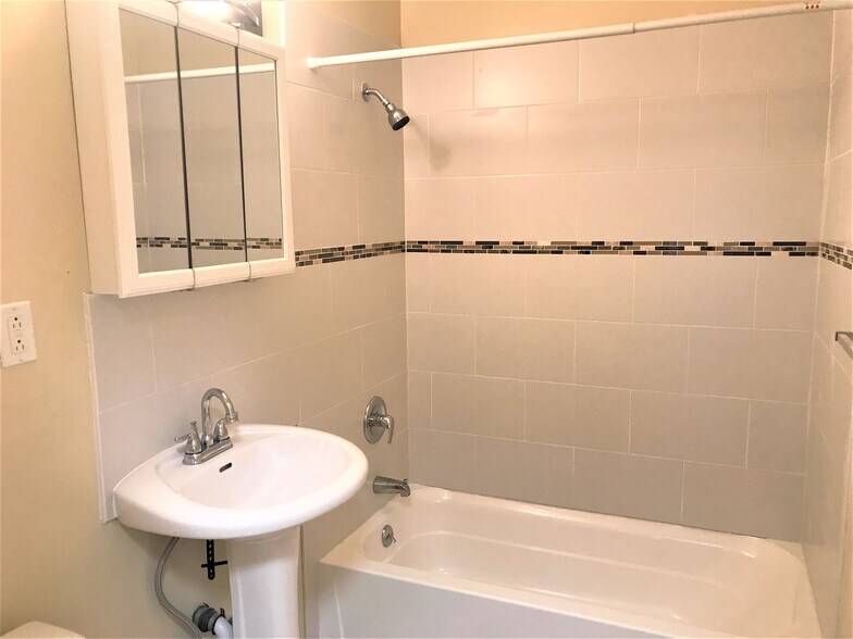 Building Photo - 204 Cleveland St